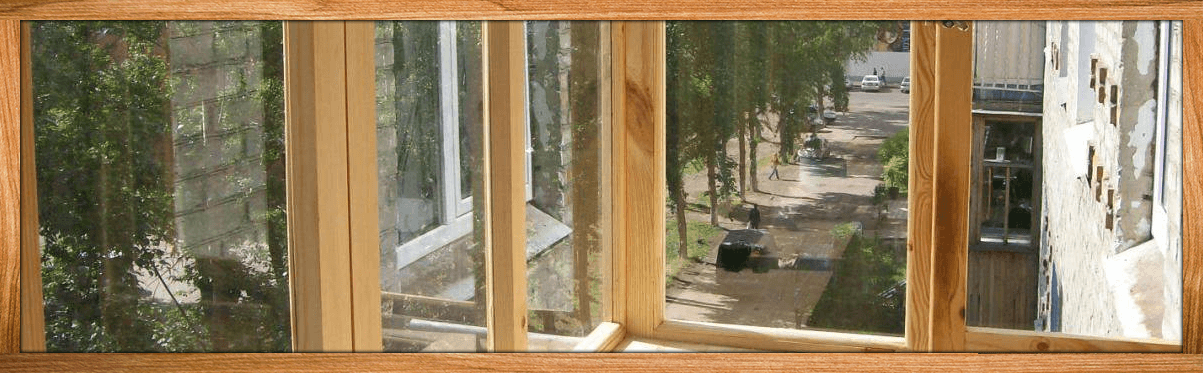Двойные деревянные окна на балкон